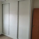 armário planejado sob medida com acabamento sofisticado